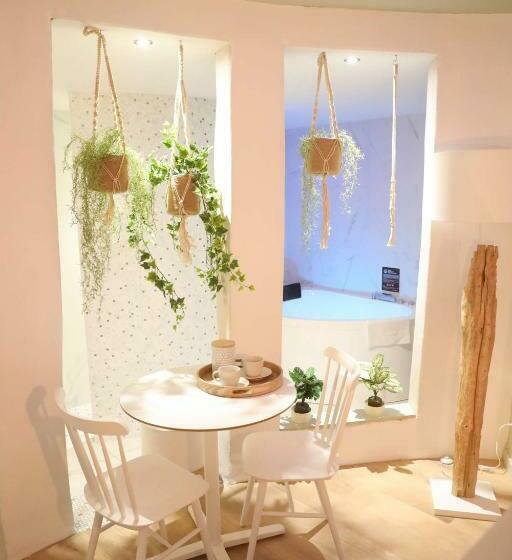 풀장 전망 스위트, Andrée Puutman