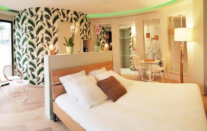 풀장 전망 스위트, Andrée Puutman