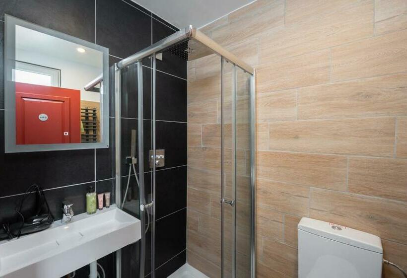 Номер Стандарт, Hôtel Une Chambre En Ville