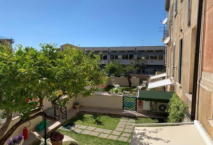 Номер Стандарт Вид на Сад, Don Francisco Rooms   Tropea