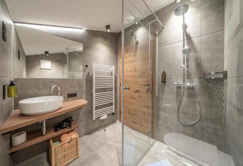 דירת חדר, Miramonte