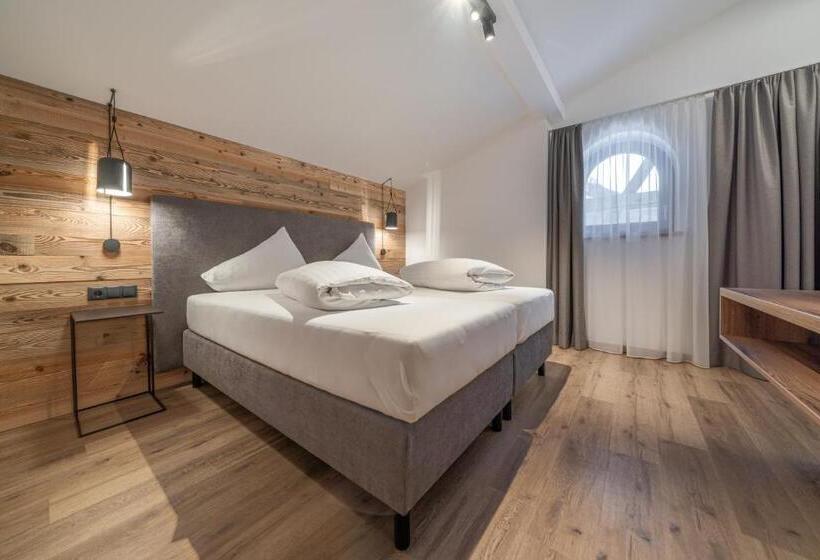 דירת חדר, Miramonte