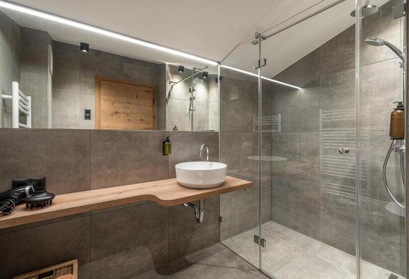 דירת חדר, Miramonte