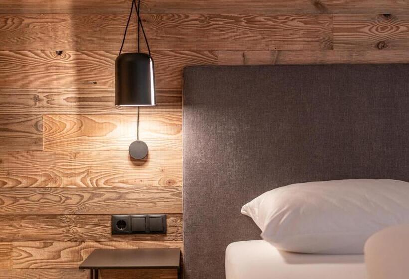 דירת חדר, Miramonte