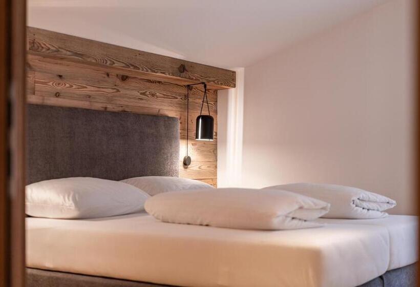 דירת חדר, Miramonte