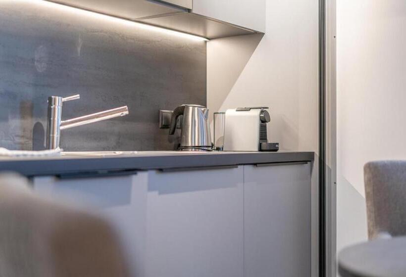 דירת חדר, Miramonte