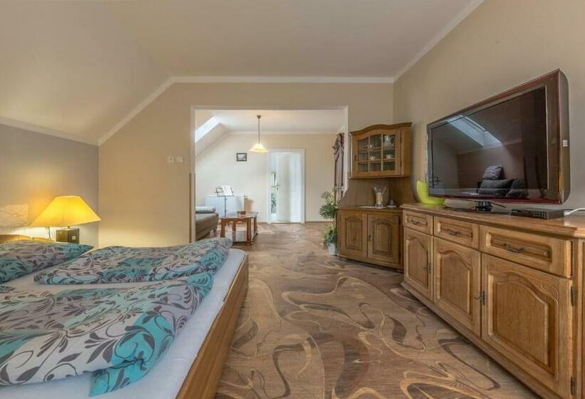 جناح مزوَّد بشرفة, Penzion Na Hradčanech