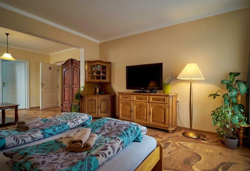 جناح مزوَّد بشرفة, Penzion Na Hradčanech