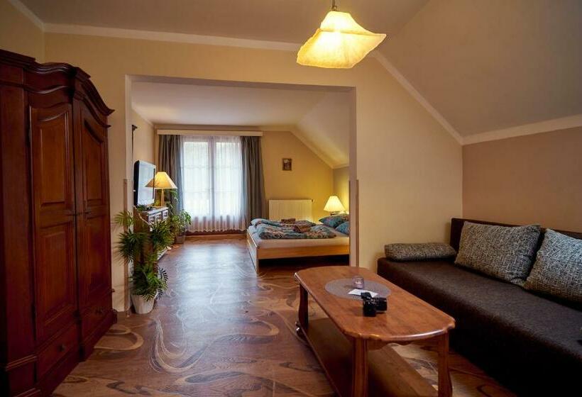 جناح مزوَّد بشرفة, Penzion Na Hradčanech