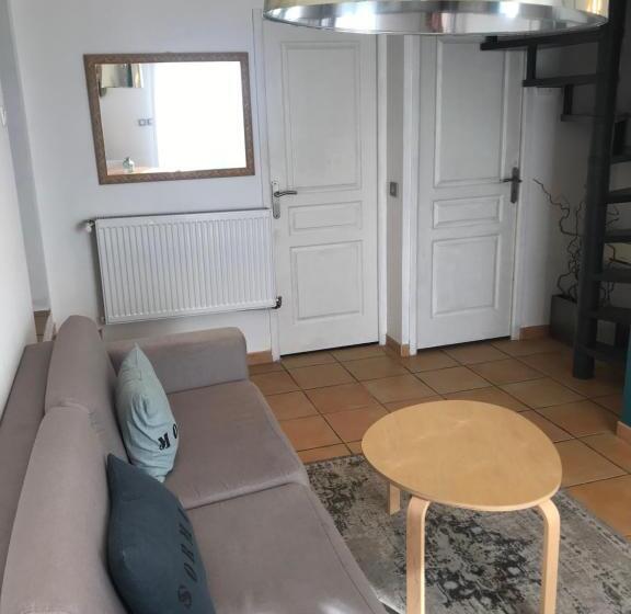 Стандартный внешний трехместный номер с ванной комнатой, Plan De Cuques T2