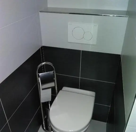 Superior Yhden Hengen Huone, Vinotéka U Kozů