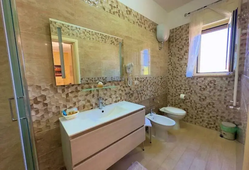 Deluxe Kolmen Hengen Huone, B&b Afrodite