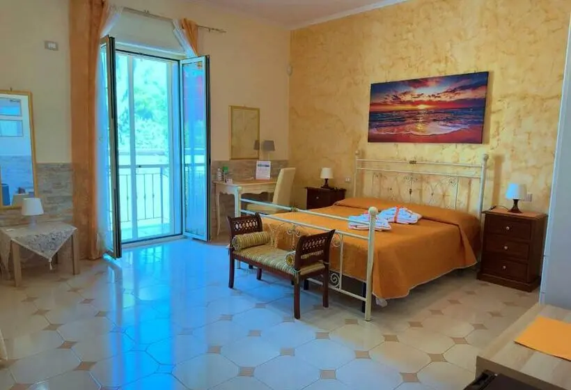 Deluxe Kolmen Hengen Huone, B&b Afrodite