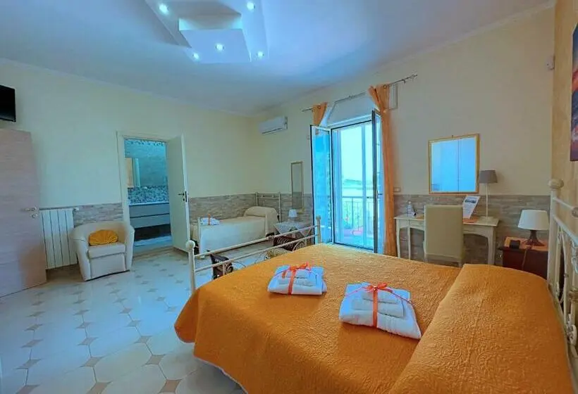 Deluxe Kolmen Hengen Huone, B&b Afrodite