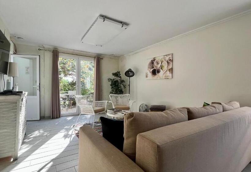 חדר דחוקס עם מיטת קינג, Elparaiso Altea Apartment Sylvia Adults Only Bed & Borrel