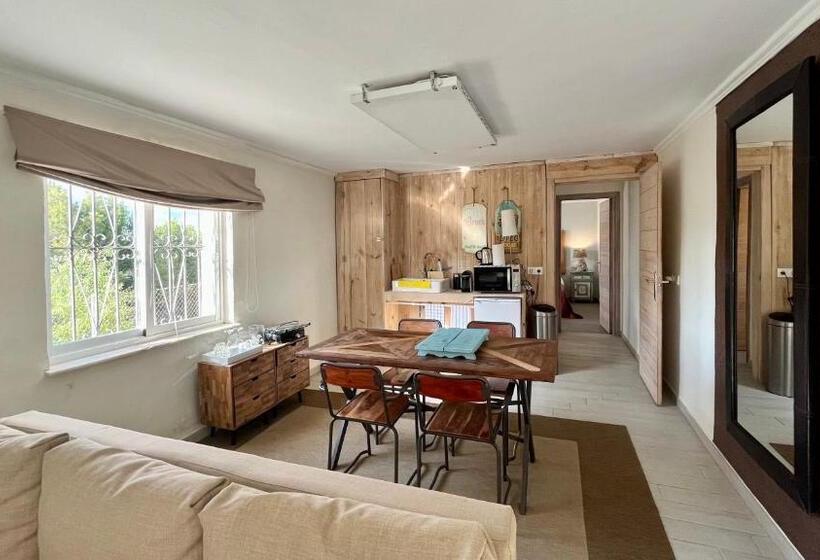 חדר דחוקס עם מיטת קינג, Elparaiso Altea Apartment Sylvia Adults Only Bed & Borrel