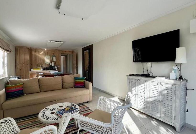 חדר דחוקס עם מיטת קינג, Elparaiso Altea Apartment Sylvia Adults Only Bed & Borrel