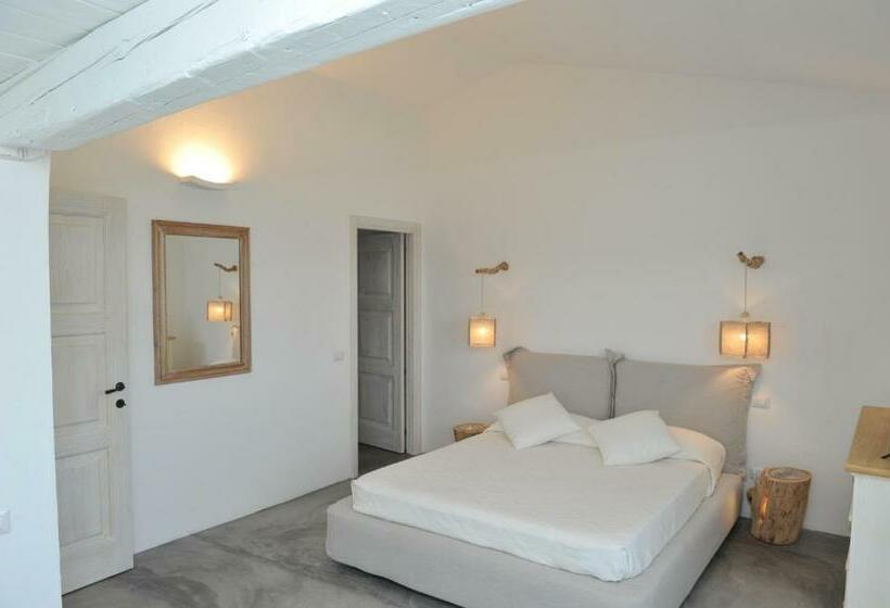 غرفة قياسية رباعية, B&b Li Tauli