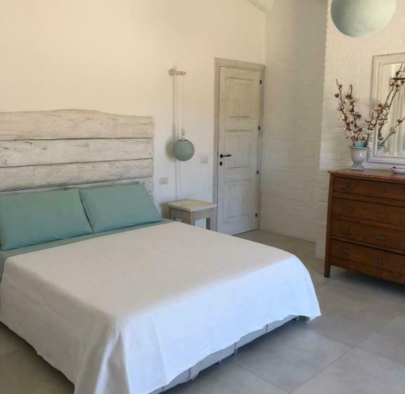 غرفة قياسية رباعية, B&b Li Tauli