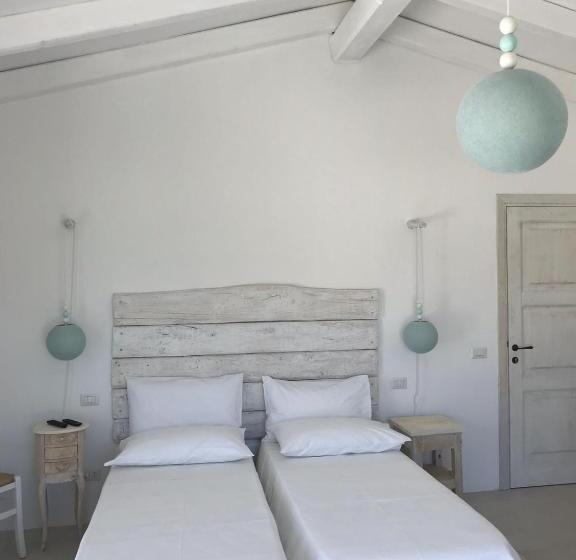 اتاق استاندارد چهار تخته, B&b Li Tauli