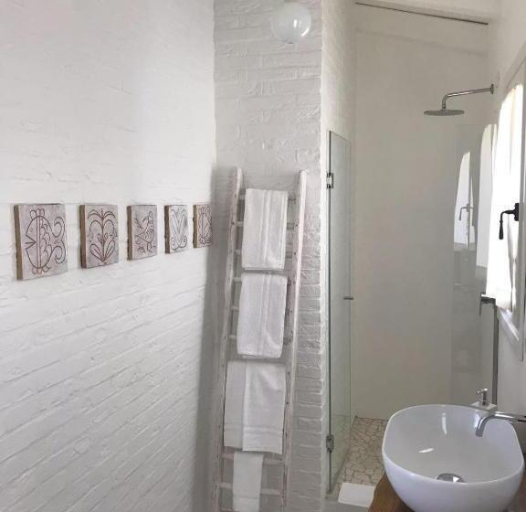 غرفة قياسية رباعية, B&b Li Tauli