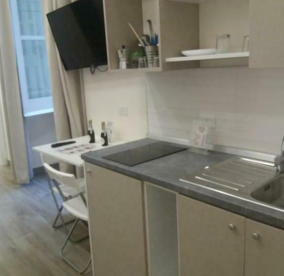 اتاق استاندارد چهار تخته, Garibaldi Station 2punto0