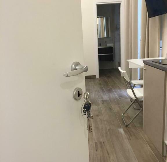 اتاق استاندارد چهار تخته, Garibaldi Station 2punto0