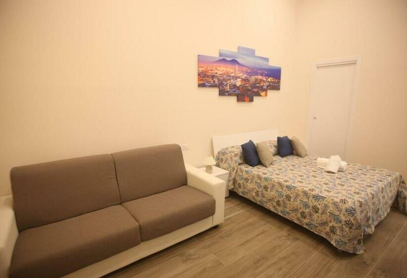 اتاق استاندارد چهار تخته, Garibaldi Station 2punto0