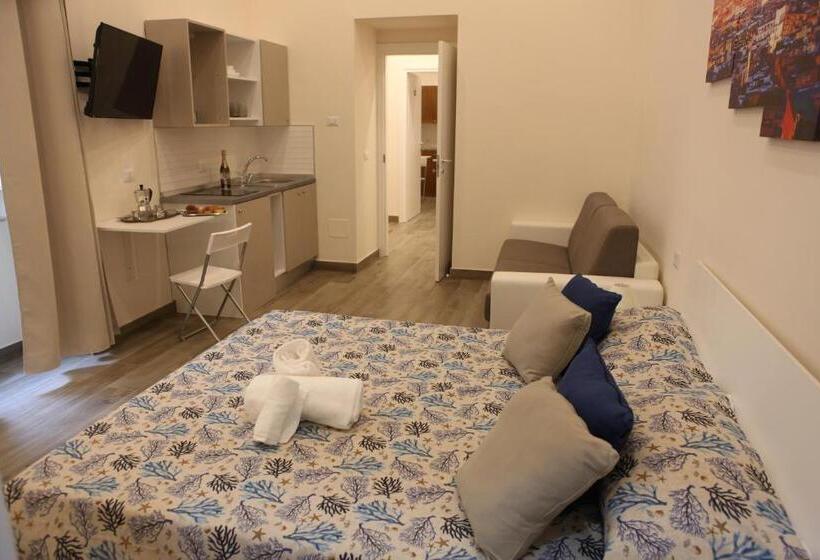 اتاق استاندارد چهار تخته, Garibaldi Station 2punto0