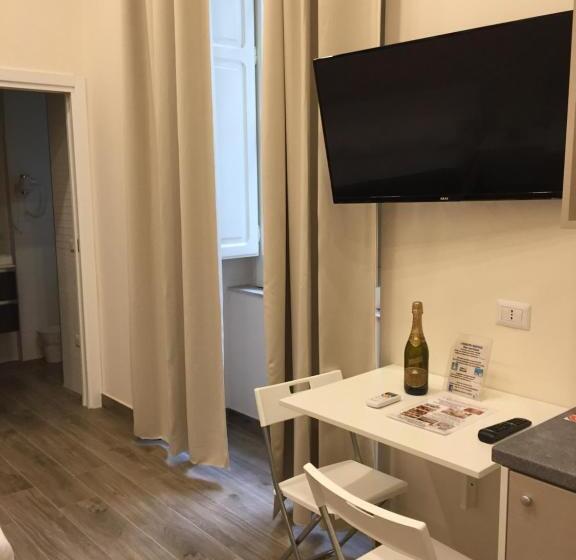 اتاق استاندارد چهار تخته, Garibaldi Station 2punto0