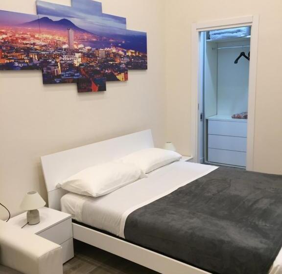 اتاق استاندارد چهار تخته, Garibaldi Station 2punto0