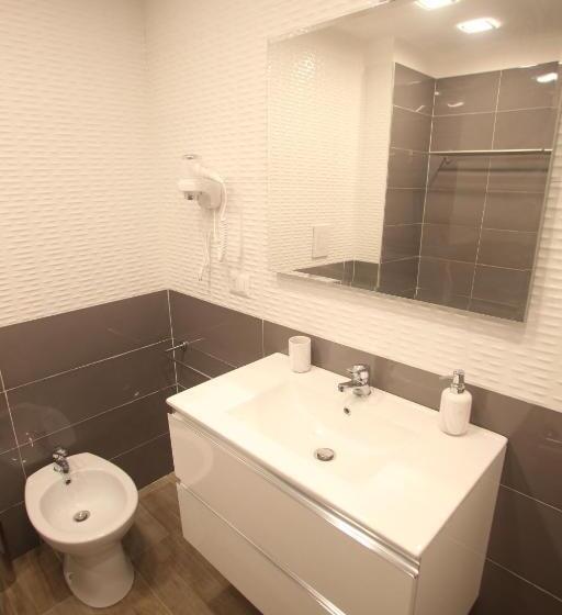 اتاق استاندارد, Garibaldi Station 2punto0