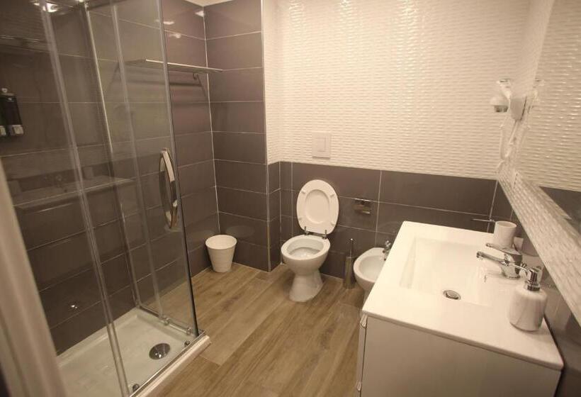 اتاق استاندارد, Garibaldi Station 2punto0