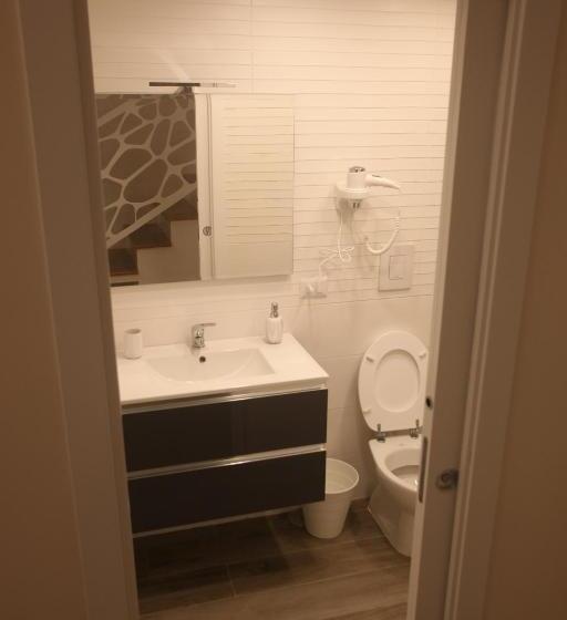 اتاق خانوادگی, Garibaldi Station 2punto0