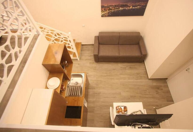 اتاق خانوادگی, Garibaldi Station 2punto0