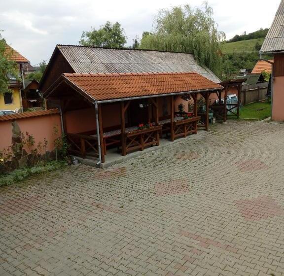 سوئیت 2 خوابه, Ibolya Imola