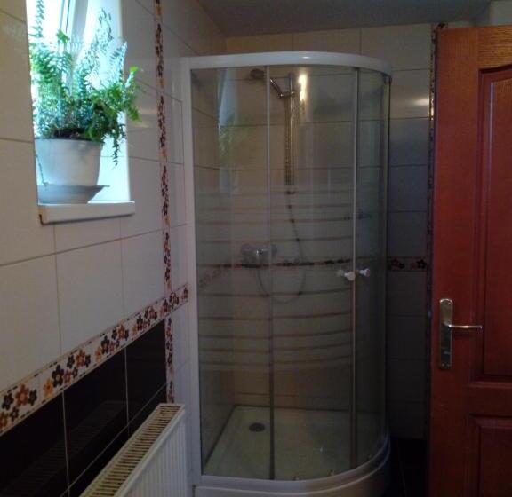 Quarto Familiar, Ibolya Imola