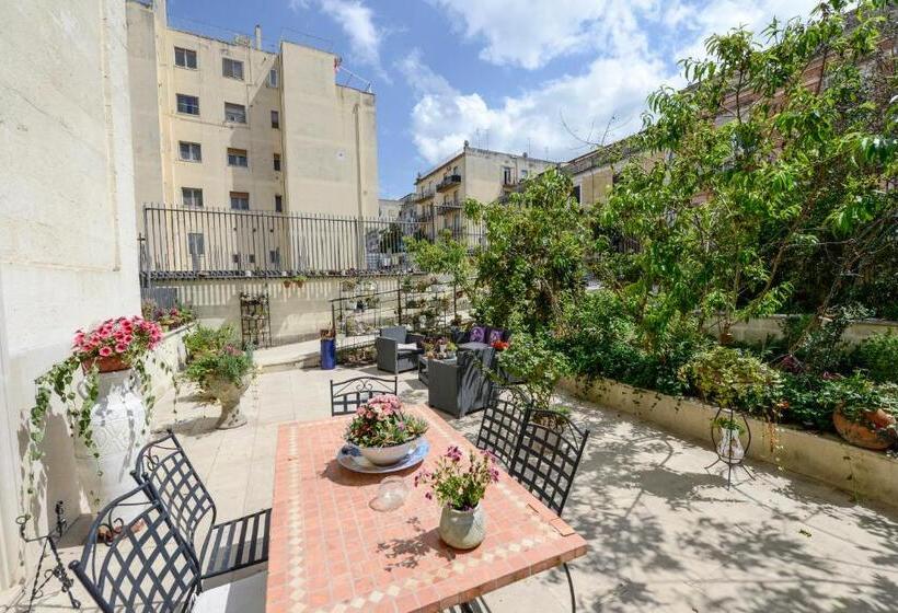 Standard room with outdoor bath, Il Giardino Incantato