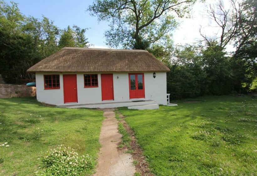 חדר דלוקס, A Boat House