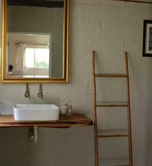 חדר דלוקס, A Boat House