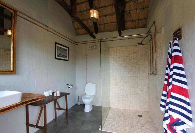 חדר דלוקס, A Boat House