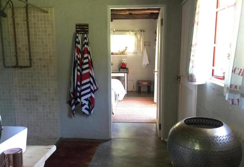 חדר דלוקס, A Boat House