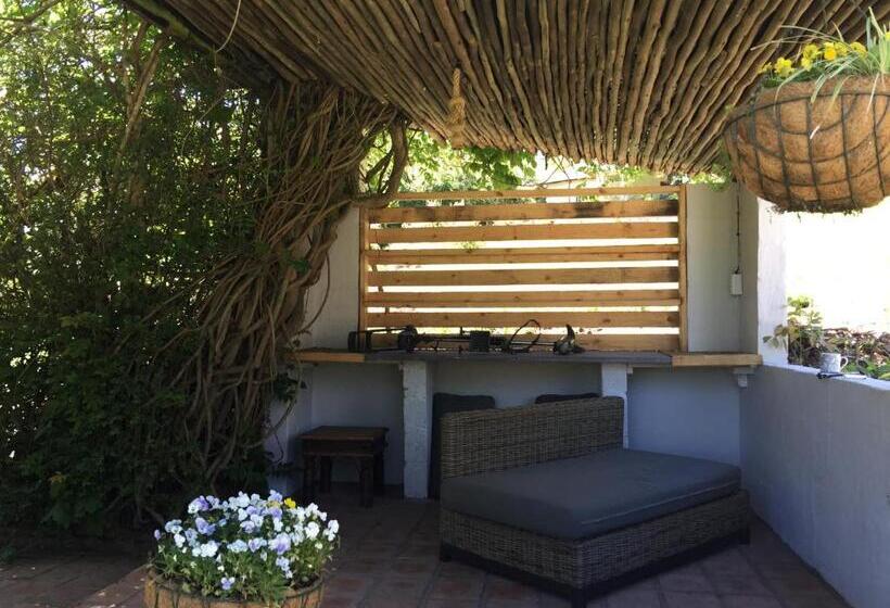 חדר דלוקס, A Boat House