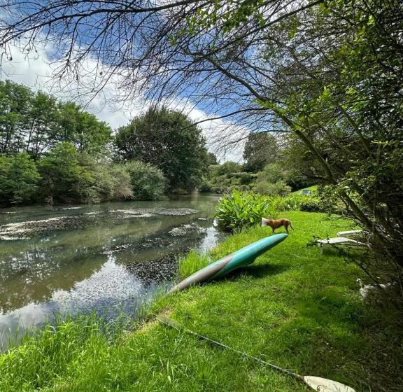 חדר דלוקס, A Boat House