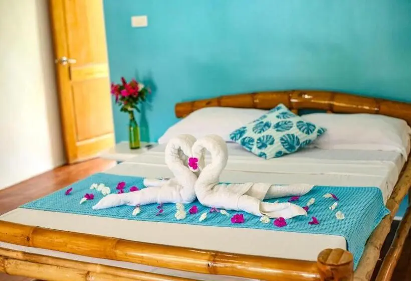 اتاق استاندارد سه نفره, Lunazul Guesthouse