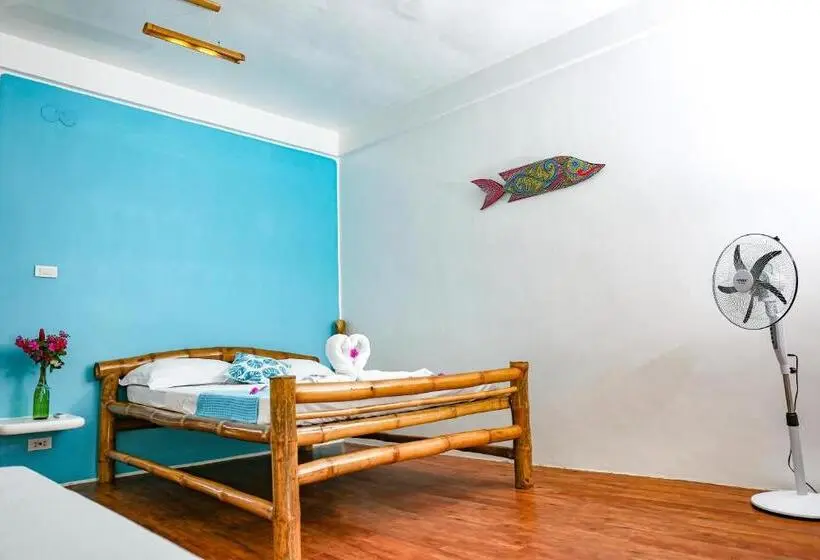 Standard Triple Room with Terrace, Lunazul Guesthouse