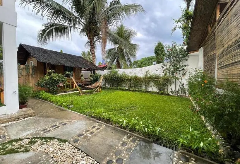 اتاق استاندارد سه تخته با بالکن, Lunazul Guesthouse