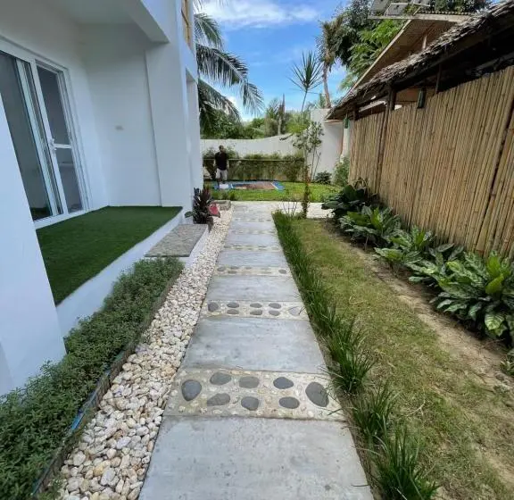 اتاق استاندارد سه تخته با بالکن, Lunazul Guesthouse