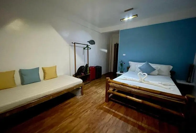 اتاق استاندارد سه نفره, Lunazul Guesthouse