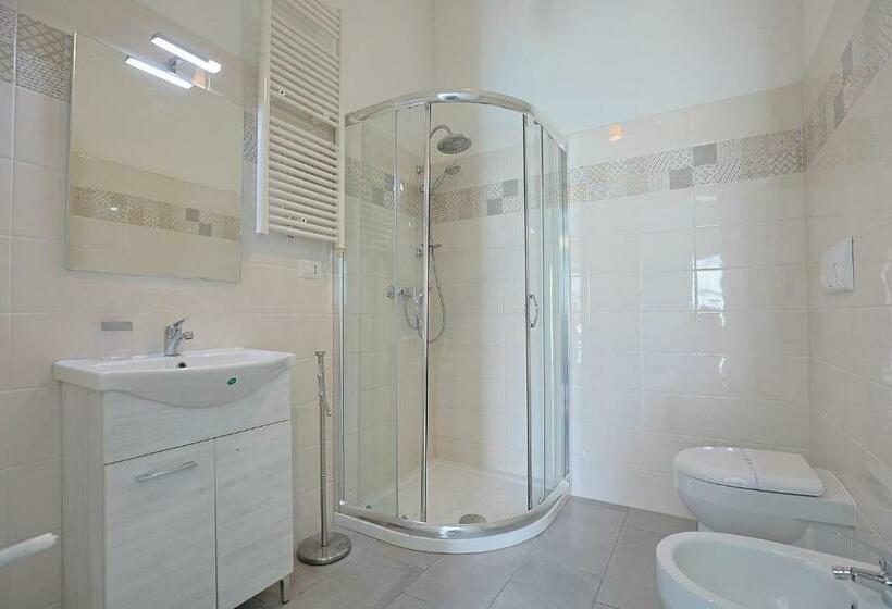 غرفة قياسية مطلّة علي حمام السباحة, Salentuosi Camere